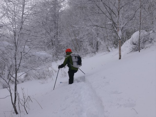 追い越していった山スキーヤー