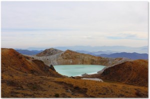 草津白根山（湯釜）